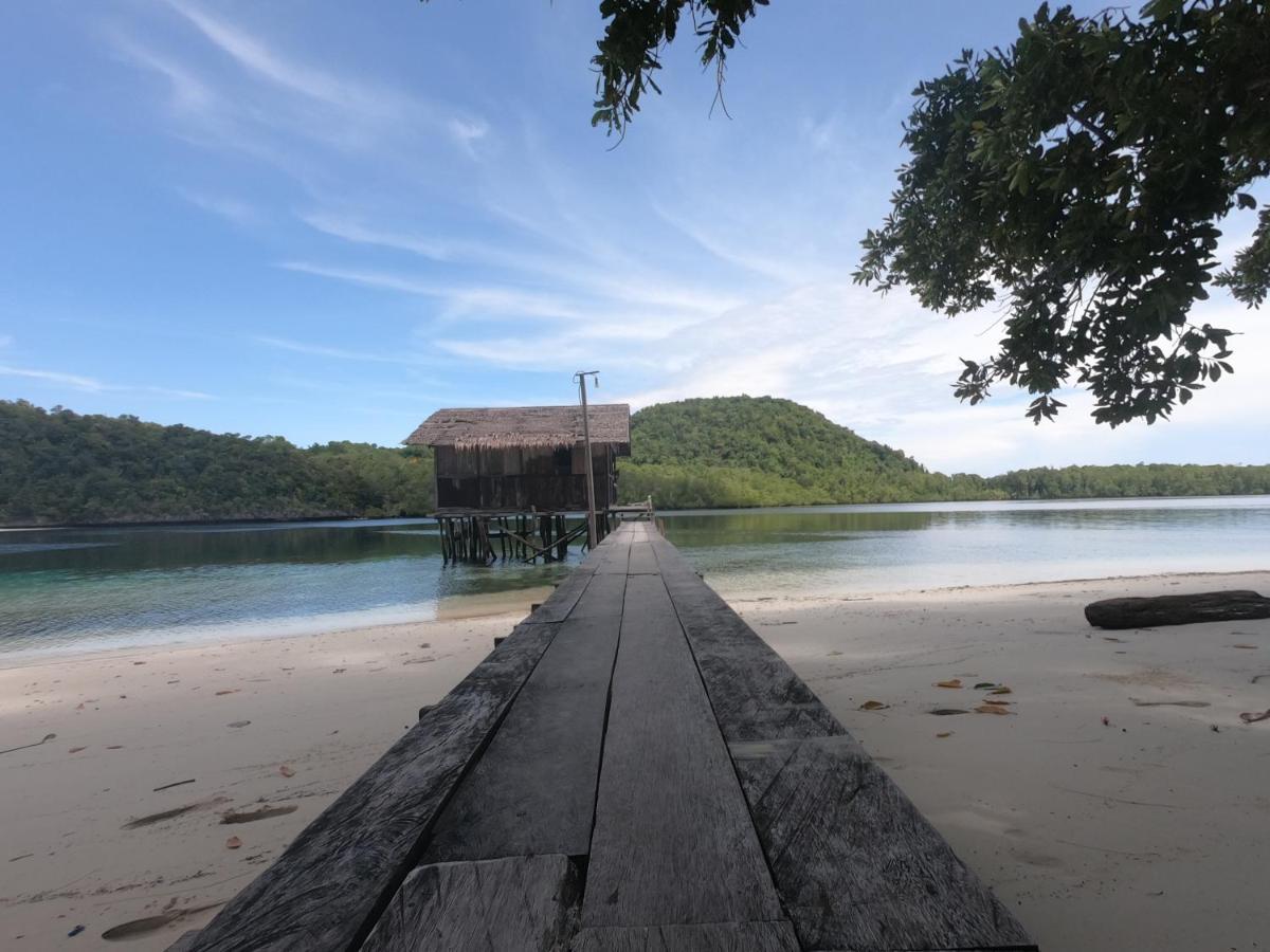 Meos Ambower Homestay Raja Ampat Fam Dış mekan fotoğraf