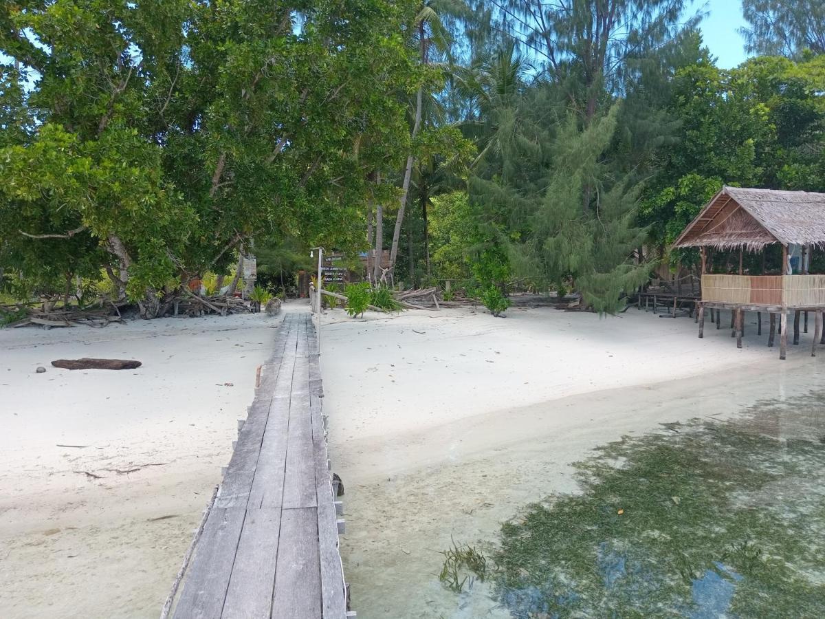 Meos Ambower Homestay Raja Ampat Fam Dış mekan fotoğraf